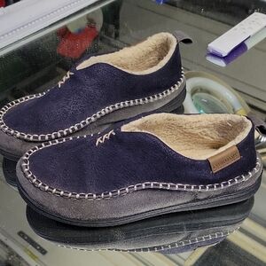  EverFoams Men's 9 Moccasin Slippers with microsuede upper, memory foam insole.